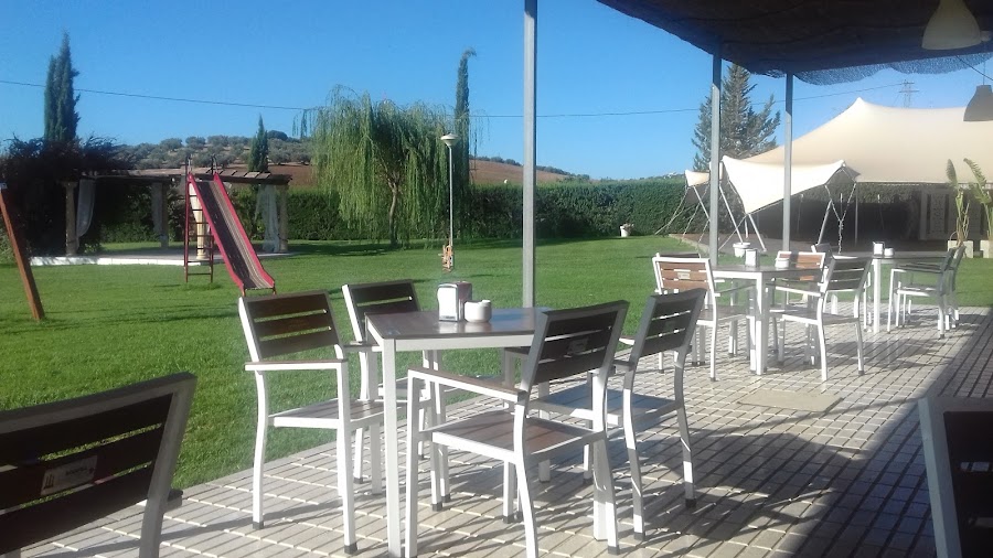 Gasolinera Con Parque