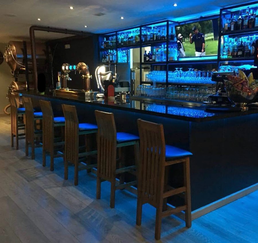 Legends Bar & Restaurant