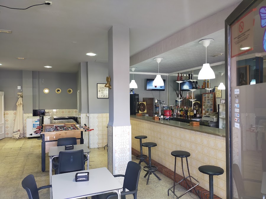 Los Cazadores Café-Bar