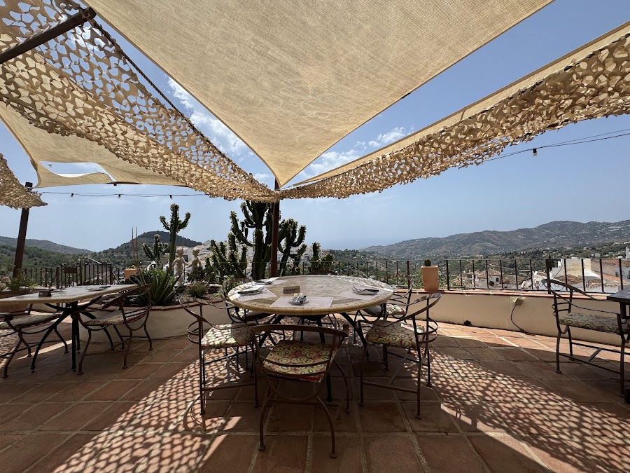 The Garden Restaurant / Restaurante El Jardín