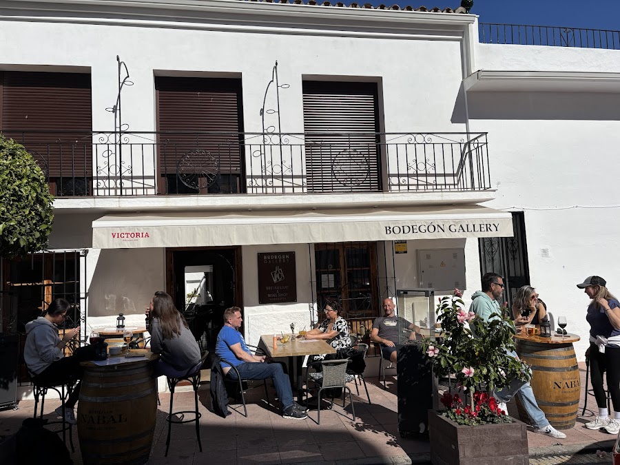 BODEGON GALLERY Restaurante & Tienda de Vinos