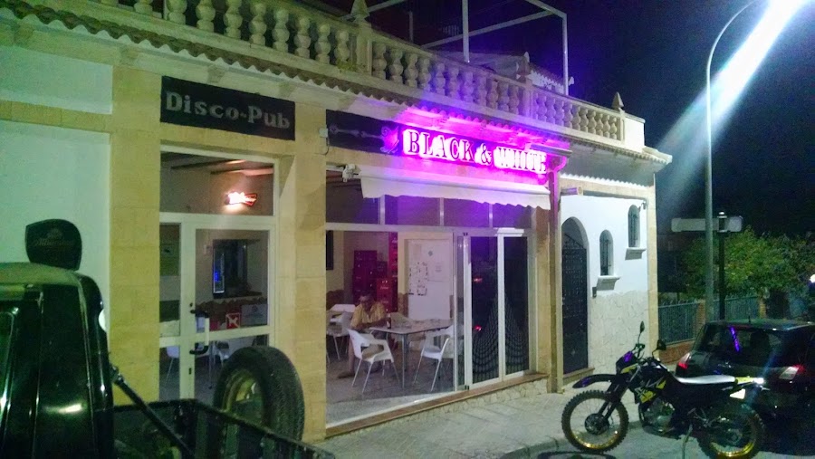 Pub Black & White